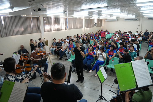 Vivência Cultural: Alunos da Escola Estadual Tiradentes têm tarde de música clássica com a Orquestra da Câmara Amazonas