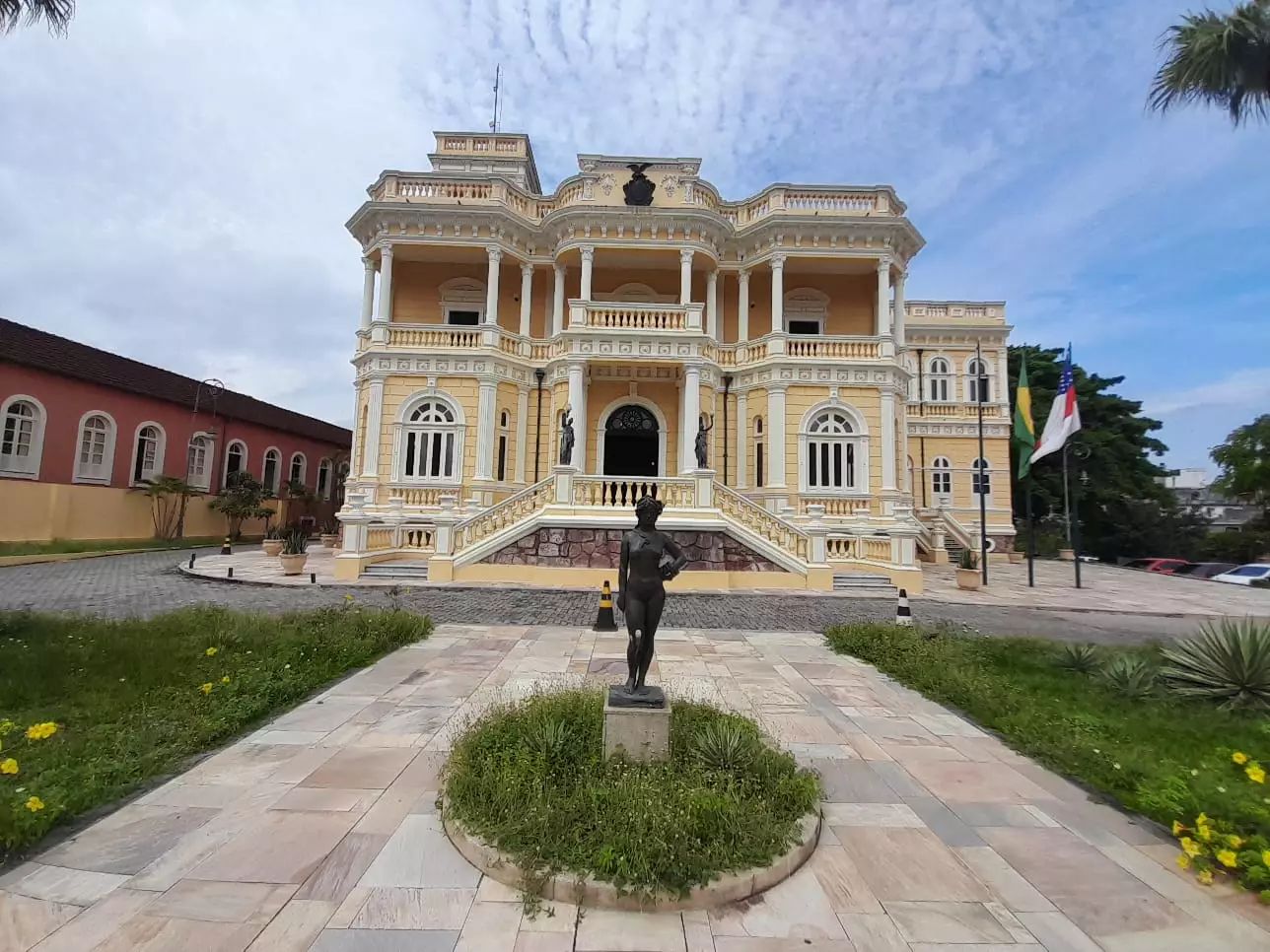 Palácio Rio Negro em Manaus Recebe Exposição que Celebra o Protagonismo Artístico de Mulheres Idosas