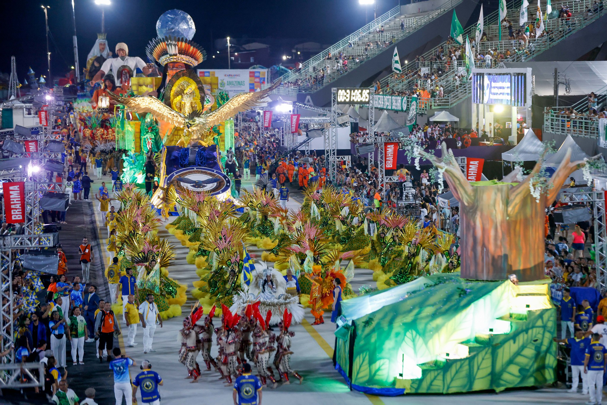 Carnaval na Floresta 2026: Desfiles do Grupo Especial de Manaus Encantam Público no Sambódromo