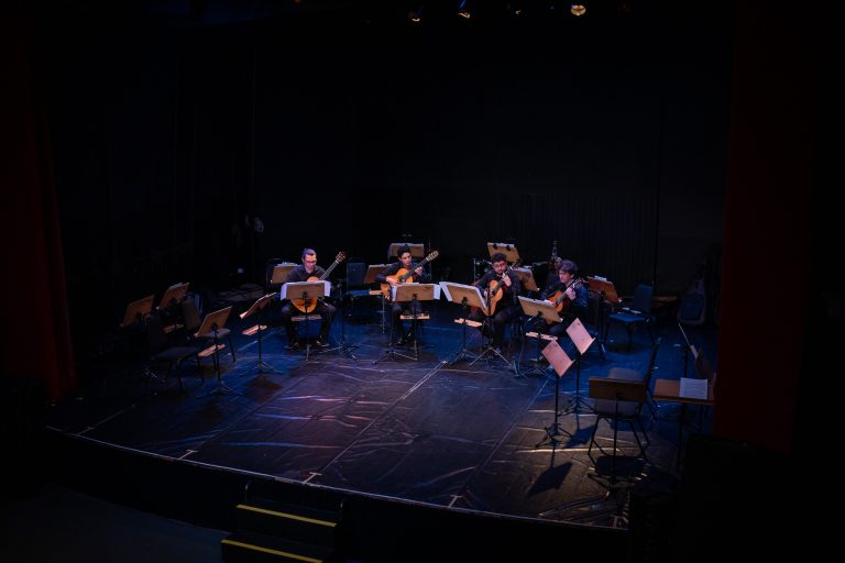 Orquestra de Violões do Amazonas celebra diversidade da música brasileira em concerto gratuito no Teatro da Instalação