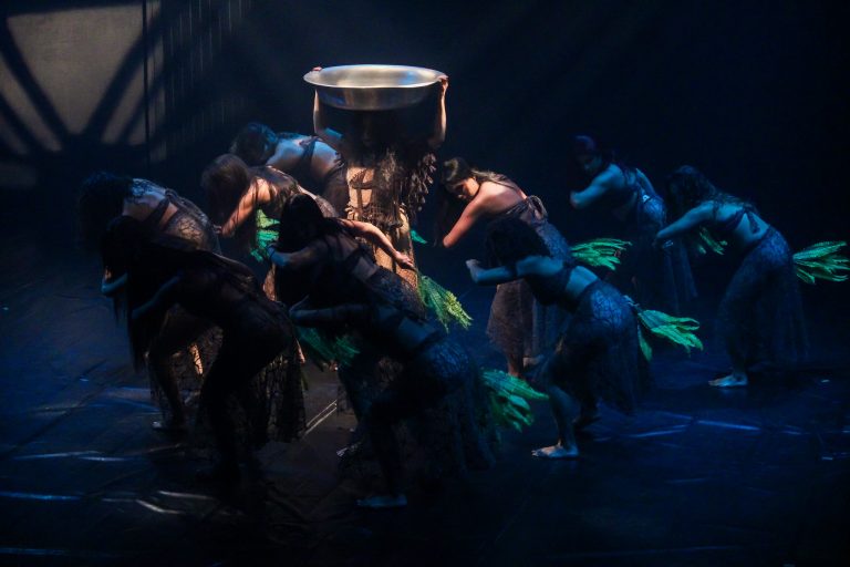 Balé Folclórico do Amazonas apresenta ‘I Kama Iaba’ em noite marcada por ancestralidade e força feminina