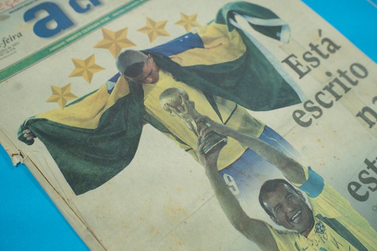 Biblioteca Pública do Amazonas relembra o último título mundial do Brasil em exposição especial sobre as Copas