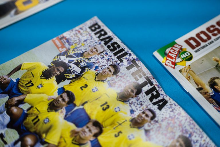 Biblioteca Pública transforma lembranças da Copa do Mundo em viagem pela história do futebol