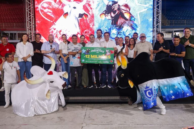 Em Parintins, governador Roberto Cidade anuncia investimentos para o 59º Festival Folclórico e assina convênio para obras de infraestrutura no município