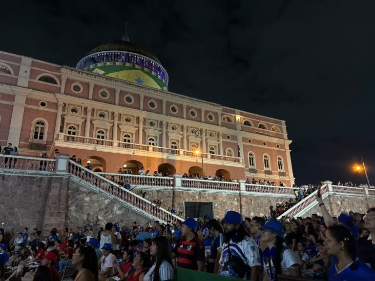 Festival de Parintins 2026: 2ª noite de transmissão no Largo de São Sebastião reúne torcedores em celebração da cultura amazonense